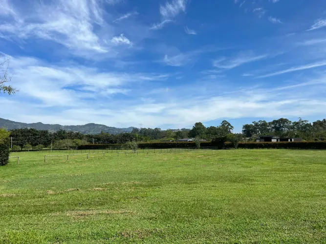 Lote en venta en Guayabito, Rionegro, 3522 m² · foto 2 de 7