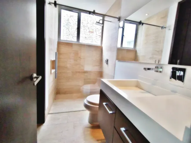 Casa de 4 alcobas en venta en Cabeceras De Llanogrande, Rionegro · foto 23 de 24