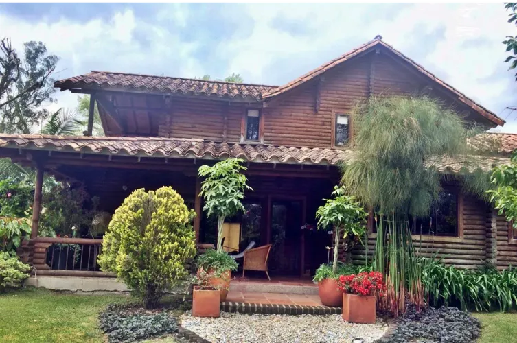 Casa de 4 alcobas en arriendo en Rionegro · foto 2 de 24