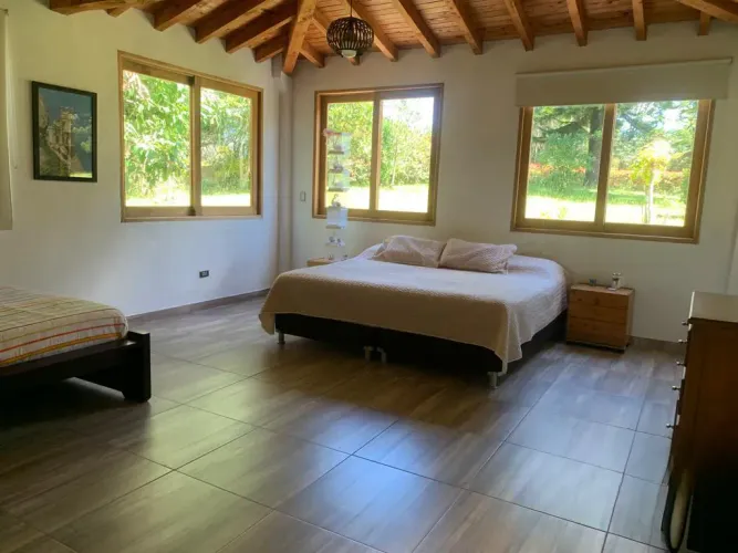Casa de 4 alcobas en venta en El Faro, Rionegro, 1800 m² · foto 8 de 9
