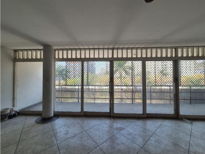 Edificio en venta en Centenario, Cali, 1200 m² · foto 6 de 23