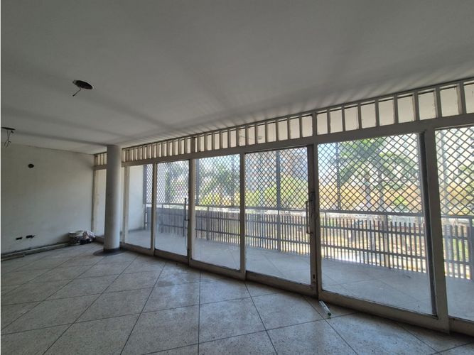Edificio en venta en Centenario, Cali, 1200 m² · foto 8 de 23