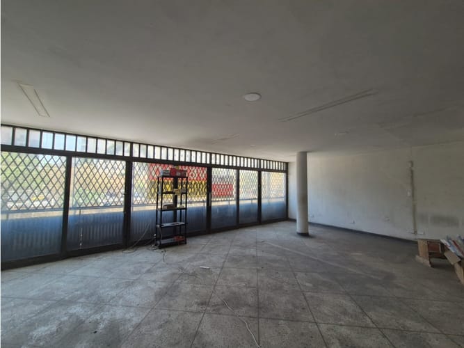 Edificio en venta en Centenario, Cali, 1200 m² · foto 9 de 23