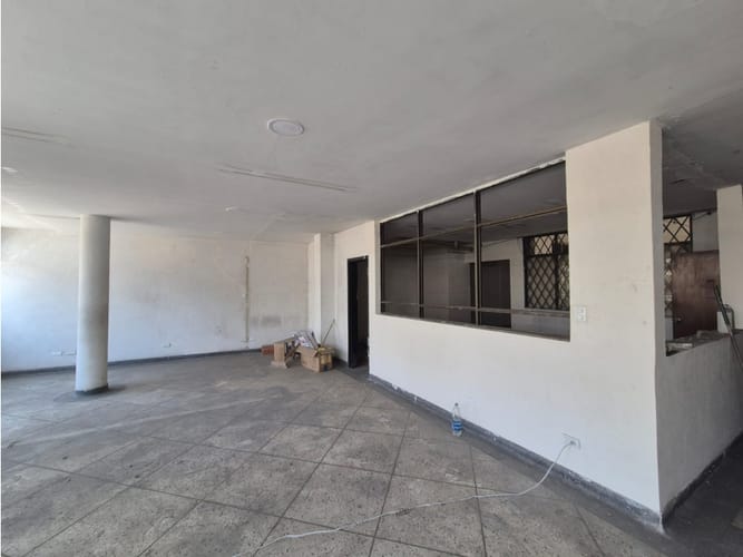 Edificio en venta en Centenario, Cali, 1200 m² · foto 12 de 23
