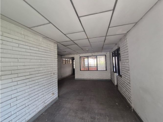 Edificio en venta en Centenario, Cali, 1200 m² · foto 18 de 23