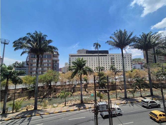 Edificio en venta en Centenario, Cali, 1200 m² · foto 22 de 23