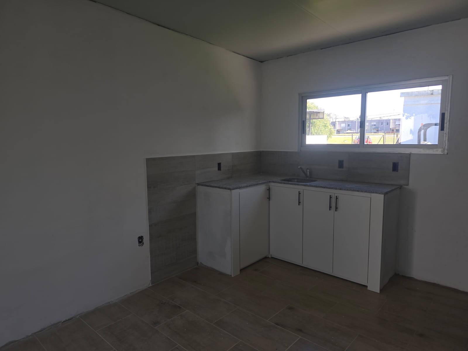 Alquiler Casa 1 Dormitorio a Estrenar en El Pinar, Giannattasio Lado Sur · Foto 7