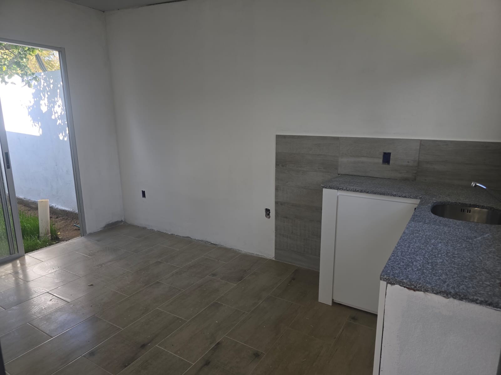 Alquiler Casa 1 Dormitorio a Estrenar en El Pinar, Giannattasio Lado Sur · Foto 9