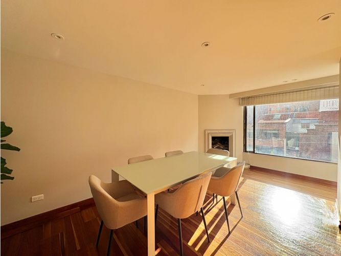 Apartamento de 3 alcobas en venta en Los Rosales, Bogotá, 145 m² · foto 2 de 20