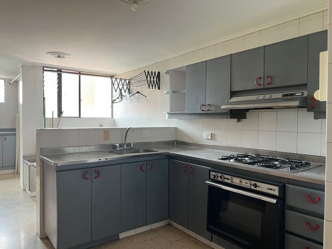 Apartamento de 3 alcobas en venta en El Poblado, Medellín, 227 m² · foto 5 de 16