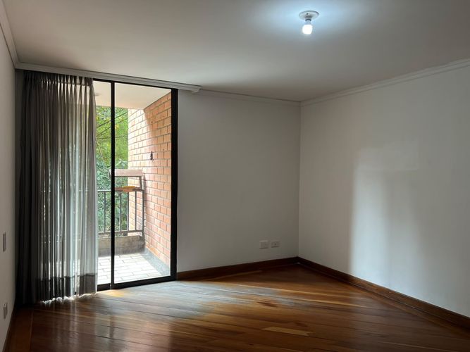 Apartamento de 3 alcobas en venta en El Poblado, Medellín, 227 m² · foto 8 de 16