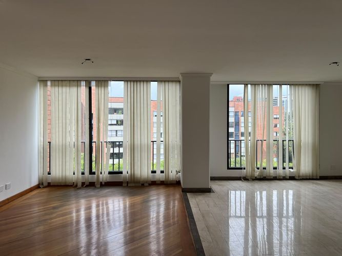 Apartamento de 3 alcobas en venta en El Poblado, Medellín, 227 m² · foto 3 de 16