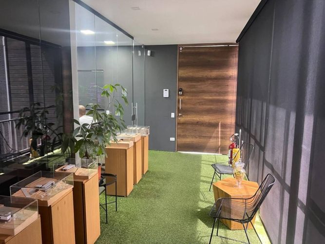 Oficina en venta en El Poblado, Medellín, 210 m² · foto 2 de 16