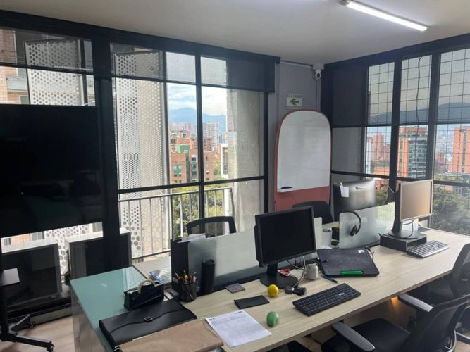 Oficina en venta en El Poblado, Medellín, 210 m² · foto 8 de 16
