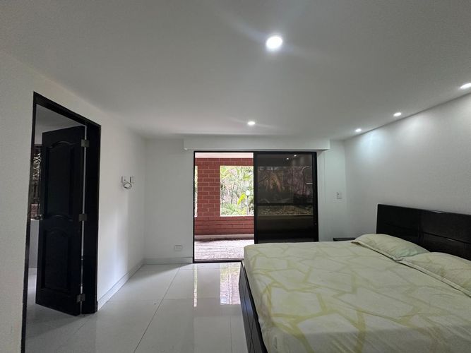 Apartamento de 3 alcobas en arriendo en El Poblado, Medellín, 320 m² · foto 15 de 19