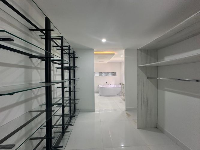 Apartamento de 3 alcobas en arriendo en El Poblado, Medellín, 320 m² · foto 16 de 19
