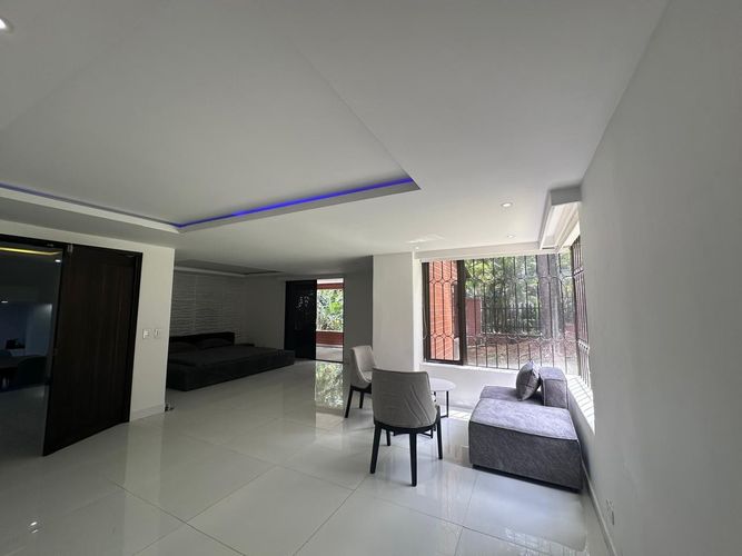 Apartamento de 3 alcobas en arriendo en El Poblado, Medellín, 320 m² · foto 3 de 19