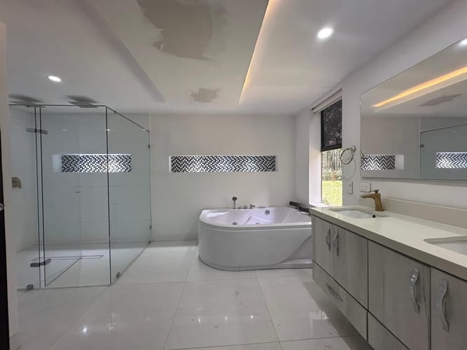 Apartamento de 3 alcobas en arriendo en El Poblado, Medellín, 320 m² · foto 8 de 19