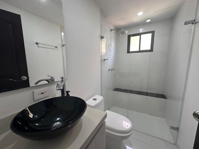 Apartamento de 3 alcobas en arriendo en El Poblado, Medellín, 320 m² · foto 12 de 19