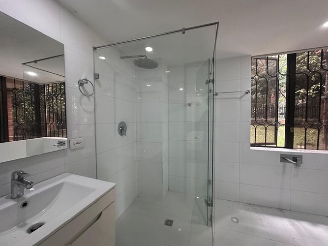 Apartamento de 3 alcobas en arriendo en El Poblado, Medellín, 320 m² · foto 5 de 19