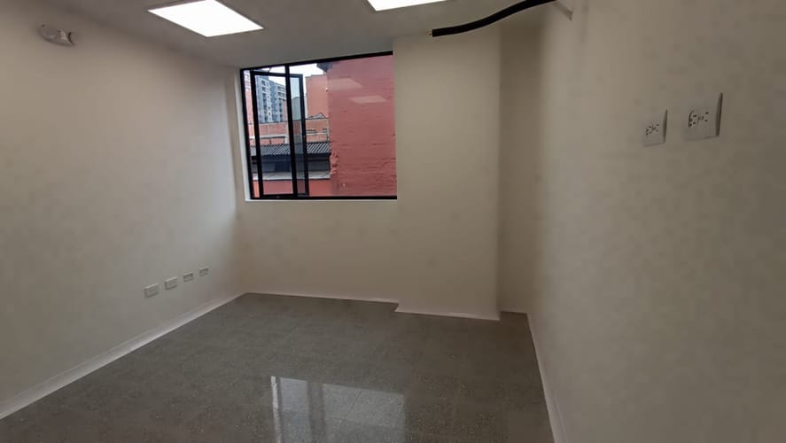 Local en arriendo en Los Colores, Medellín, 25 m² · foto 2 de 12