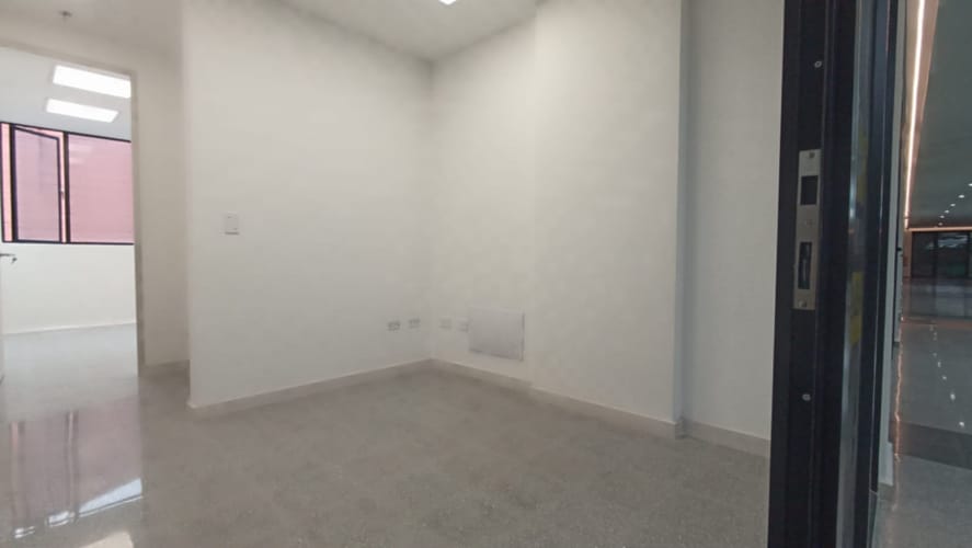 Local en arriendo en Los Colores, Medellín, 25 m² · foto 6 de 12
