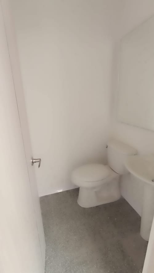 Local en arriendo en Los Colores, Medellín, 25 m² · foto 7 de 12
