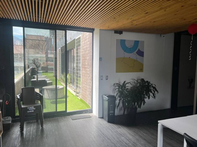 Oficina en venta en El Poblado, Medellín, 367 m² · foto 8 de 21