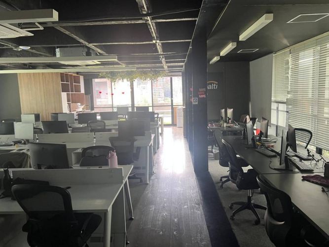Oficina en venta en El Poblado, Medellín, 367 m² · foto 11 de 21