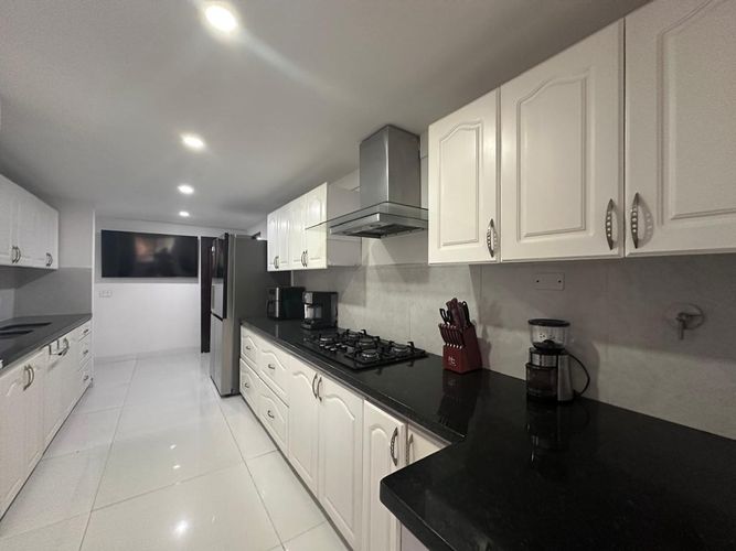 Apartamento de 3 alcobas en venta en El Poblado, Medellín, 320 m² · foto 6 de 19