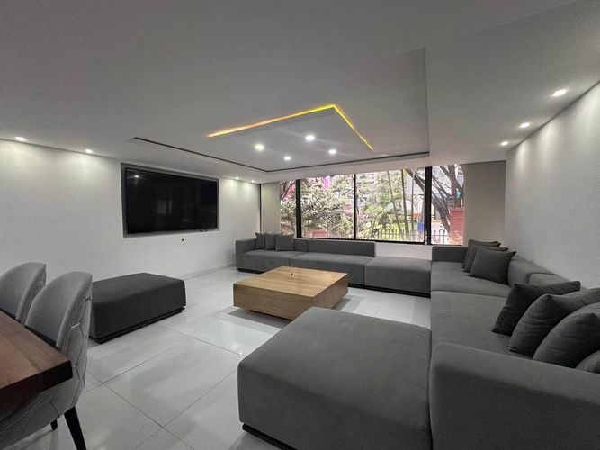 Apartamento de 3 alcobas en venta en El Poblado, Medellín, 320 m² · foto 1 de 19