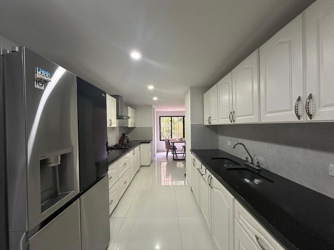 Apartamento de 3 alcobas en venta en El Poblado, Medellín, 320 m² · foto 5 de 19