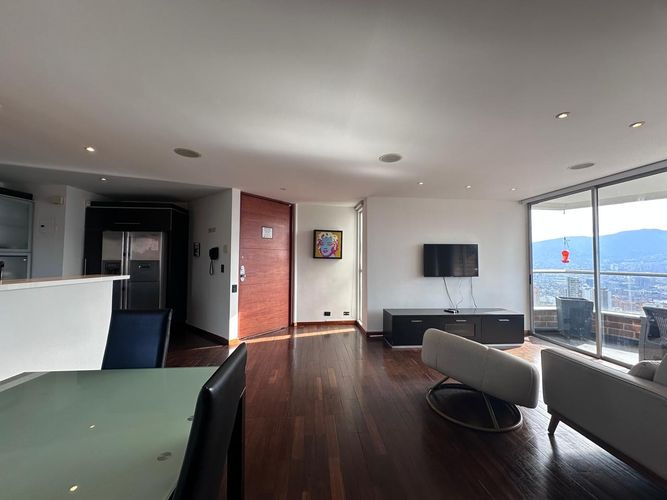 Apartamento de 2 alcobas en arriendo en El Poblado, Medellín, 106 m² · foto 5 de 17