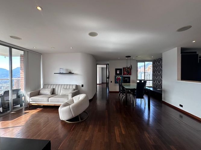 Apartamento de 2 alcobas en arriendo en El Poblado, Medellín, 106 m² · foto 3 de 17