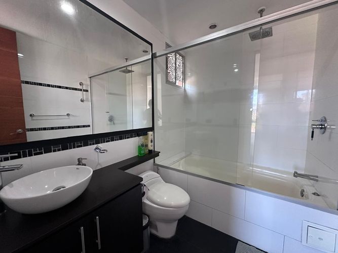 Apartamento de 2 alcobas en arriendo en El Poblado, Medellín, 106 m² · foto 16 de 17