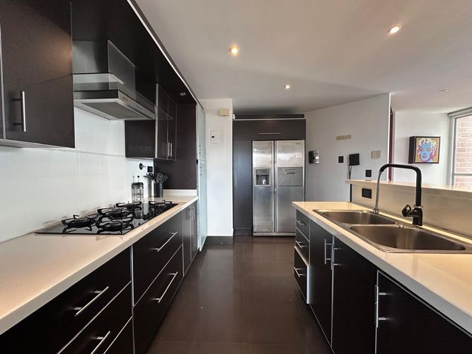 Apartamento de 2 alcobas en arriendo en El Poblado, Medellín, 106 m² · foto 8 de 17
