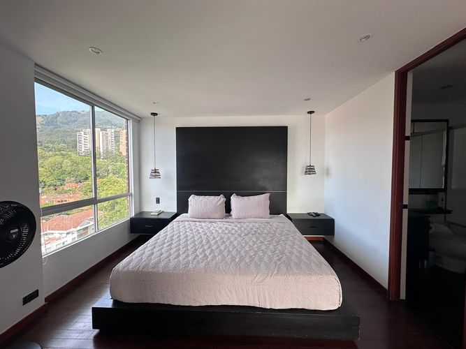 Apartamento de 2 alcobas en arriendo en El Poblado, Medellín, 106 m² · foto 12 de 17