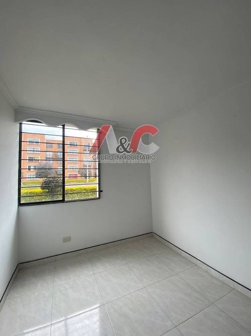 Apartamento de 3 alcobas en venta en Conjunto Residencial Prados Reserva De Madrid, Madrid, 65 m² · foto 5 de 18