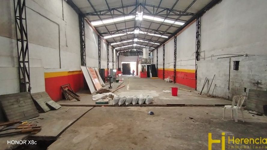 Bodega en arriendo en Boston, Medellín, 357 m² · foto 2 de 7