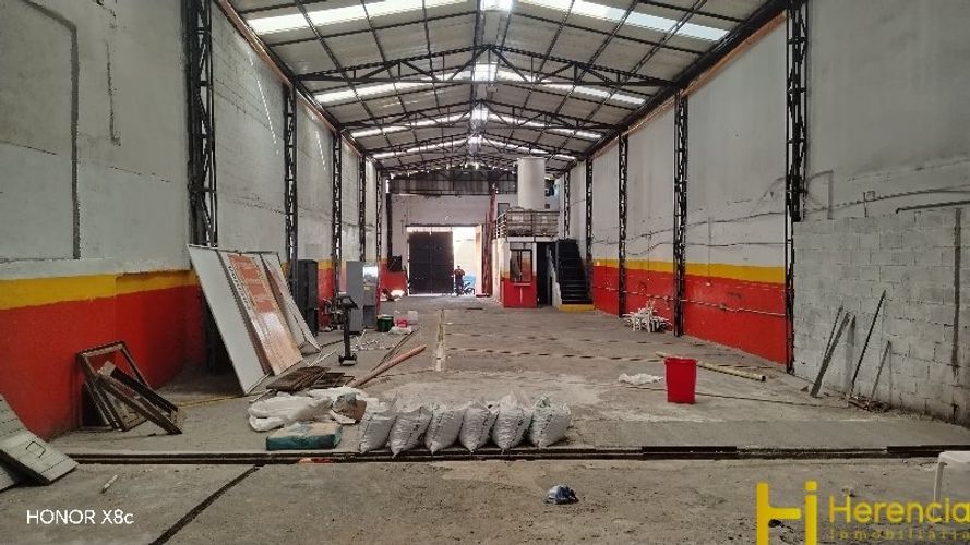 Bodega en arriendo en Boston, Medellín, 357 m² · foto 4 de 7