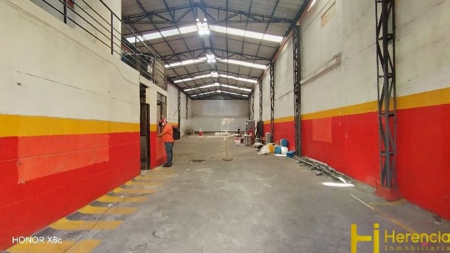 Bodega en arriendo en Boston, Medellín, 357 m² · foto 5 de 7