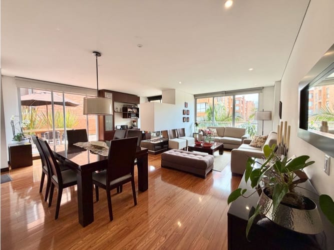 Apartamento de 3 alcobas en venta en Chicó Navarra, Bogotá, 260 m² · foto 2 de 15