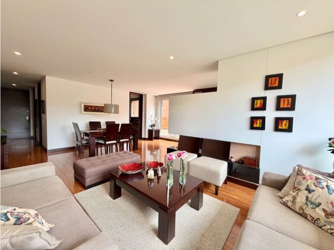 Apartamento de 3 alcobas en venta en Chicó Navarra, Bogotá, 260 m² · foto 3 de 15
