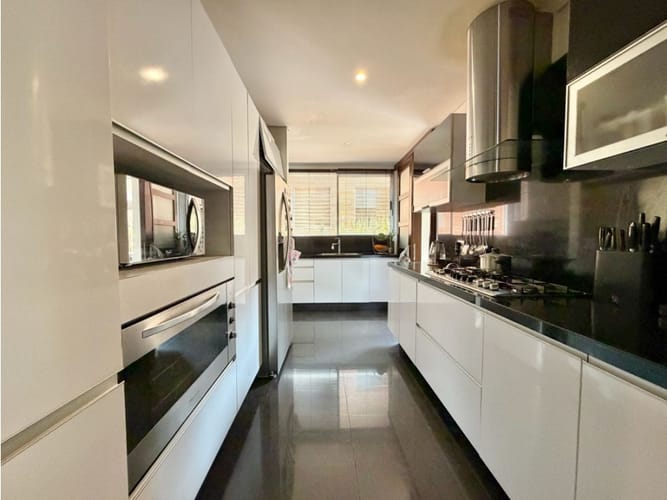 Apartamento de 3 alcobas en venta en Chicó Navarra, Bogotá, 260 m² · foto 6 de 15