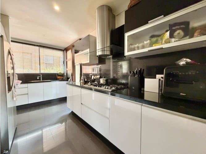 Apartamento de 3 alcobas en venta en Chicó Navarra, Bogotá, 260 m² · foto 7 de 15