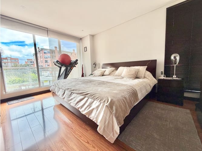 Apartamento de 3 alcobas en venta en Chicó Navarra, Bogotá, 260 m² · foto 10 de 15