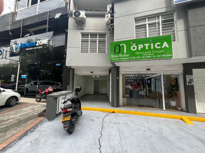 Local en arriendo en El Limonar, Cali, 34 m² · foto 2 de 12