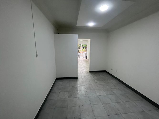 Local en arriendo en El Limonar, Cali, 34 m² · foto 8 de 12