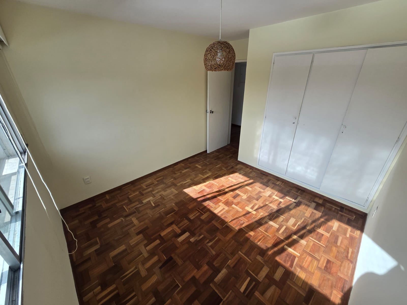 ALQUILER | Apartamento de 2 dormitorios con balcón y garage en Pocitos · Foto 9