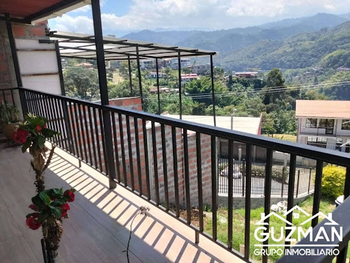 Casa en arriendo en La Linda, Manizales · foto 2 de 16